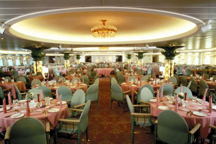 Ресторан на борту круизного лайнера компании Pullmantur cruise