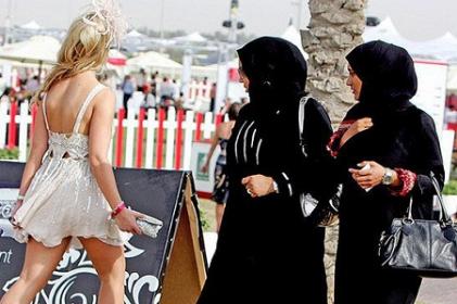 В Объединенных Арабских Эмиратах планируют ввести обязательный дресс-код для туристов
