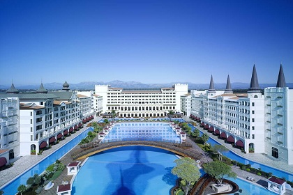 "Самый роскошный отель в мире" покрыл свои пляжи белоснежным песком
