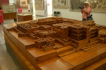 Музей Ираклиона проводит бесплатные экскурсии для туристов
