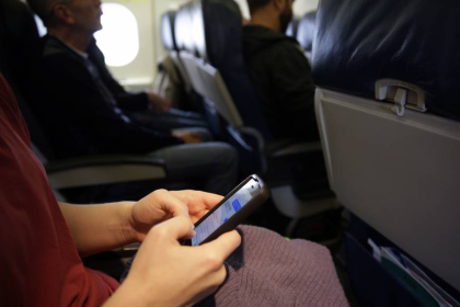 В Европе разрешили пользоваться мобильниками в самолете, но...