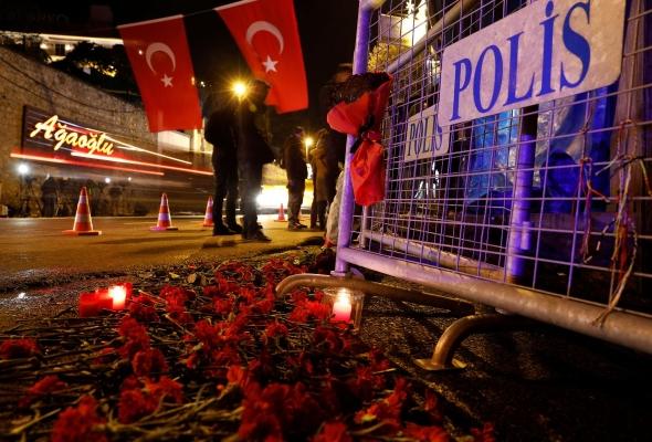 Теракт в Стамбуле унес жизни 16 туристов из 11 стран