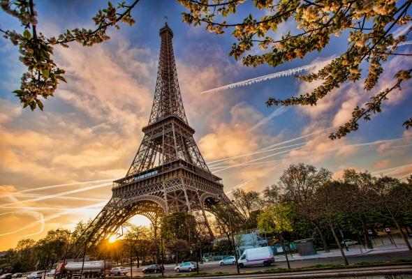 Власти Парижа избавят Эйфелеву башню от очередей