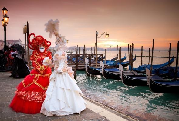 Весь февраль туристов в Венеции ждет карнавал