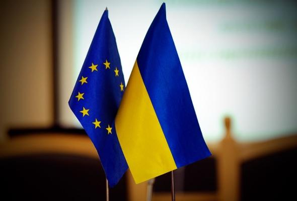 Украинские визы подешевеют, а получить их станет проще