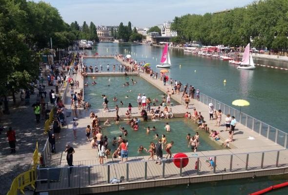 Туристы едут в Париж? Пусть возьмут купальники