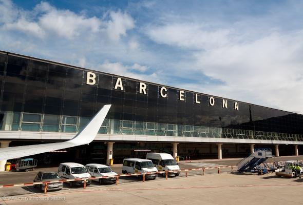 В аэропорт Барселоны нужно приезжать заранее: бастуют рабочие