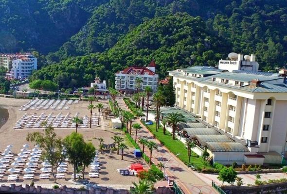 Пятьсот туристов выселили из отеля в Турции