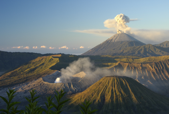 На Бали началось извержение вулкана