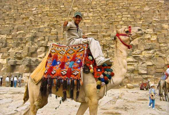 Пирамиды в Египте "очистят" от торговцев и верблюдов
