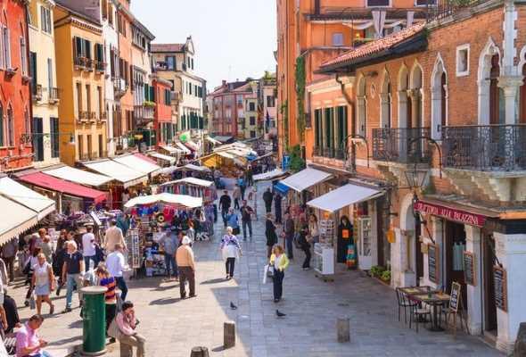 Начиная с мая Венеция ограничит поток туристов
