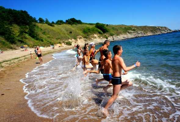 В Черногории празднуют начало летнего сезона