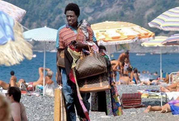 В Италии туристов будут штрафовать за покупку контрафакта
