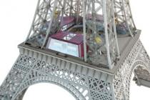 Символ Парижа на реконструкции