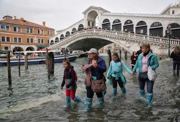 Наводнение в Венеции не напугало туроператоров