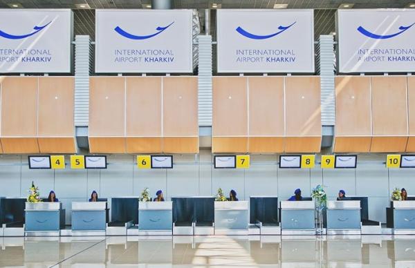 Стойки регистрации в новом терминале аэропорта "Харьков"
