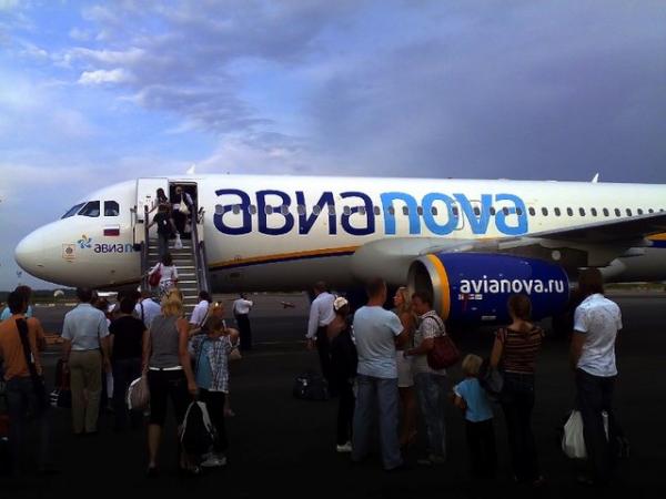 Посадка в самолет авиакомпании "АвиаNova"