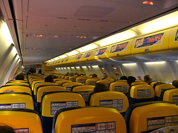 Салон самолета авиакомпании "Ryanair"