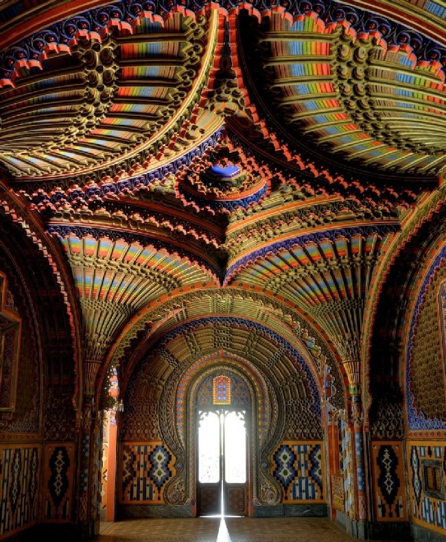  Зал павлинов в замке Саммеццано, Тоскана