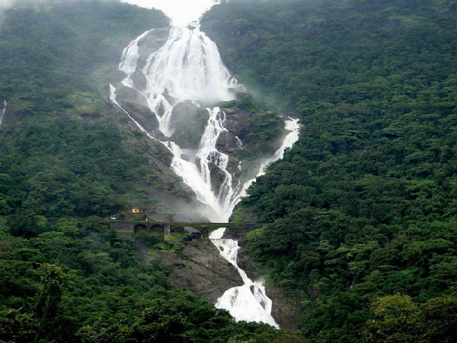  Индийский водопад Дудхасагара