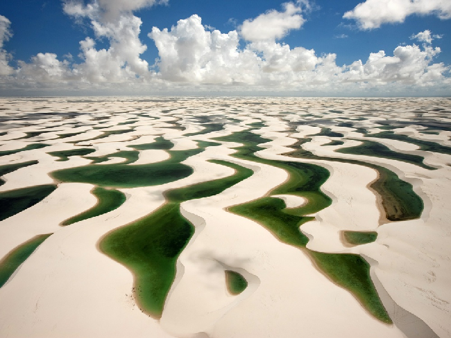  Песчаные дюны в национальном парке Ленсойс-Мараньенсис