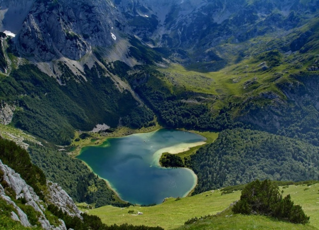 Трновацко озеро в форме сердца. 