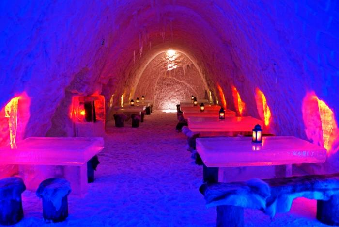 Ресторан в ледяной пещере