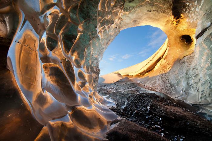 Ледяная пещера в леднике Ватнайёкюдль