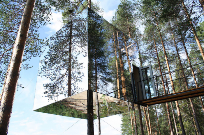 Зеркальный куб на дереве (Швеция, Харадс)