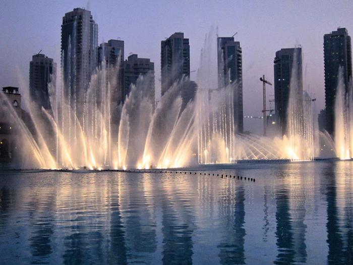 Шоу фонтанов в Дубаи
