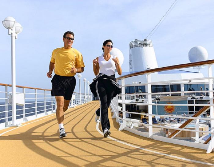 Верхняя палуба для пробежек на лайнере Oceania Cruises