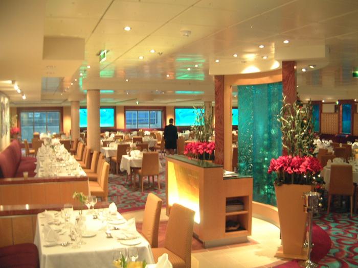 Ресторан на одном из лайнеров компании Norwegian Cruise line