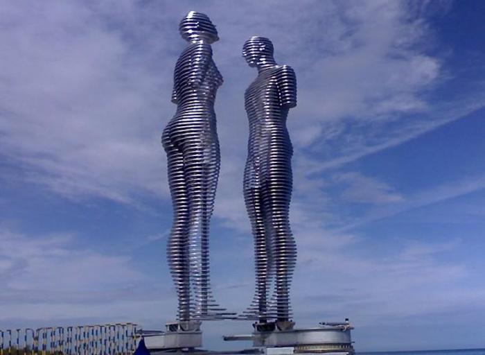 скульптура любви "Али и Нино"