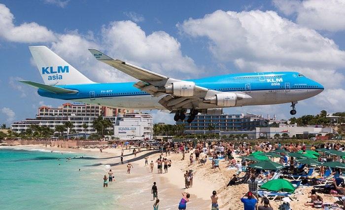 Пляж для экстремальной посадки самолета