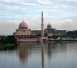 Путраджая. Розовая мечеть и резиденция премьер-министра Малайзии