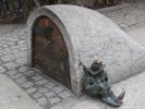Гном-страж охраняет Вроцлавские подземелья....
