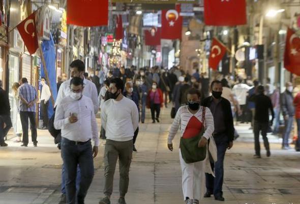 Как соблюдают масочный режим в Стамбуле и Кайсери