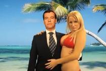 Туристическая пародия: Медведев под пальмой и без штанов поздравил россиян с Новым годом