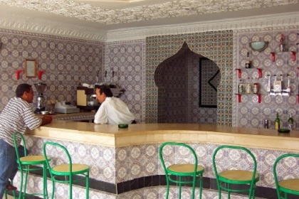 Тунис: правительство исламистов пообещало не закрывать бары для туристов