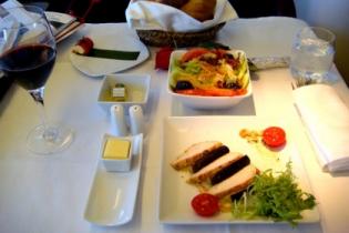 В эконом-классе "Austrian Airlines" появилось улучшенное платное питание "DO&CO a la carte"