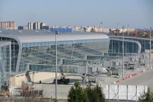 Аэропорт Львов переведет внутренние рейсы в новый терминал в августе