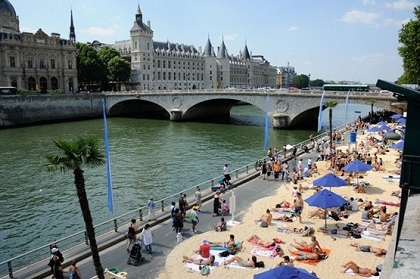 Париж ввел правила поведения в общественных местах