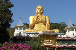 Французских туристов арестовали на Шри-Ланке за поцелуй с Буддой