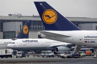 "Lufthansa" встала на 8 часов