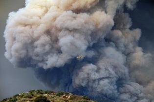 Лесной пожар на юге Калифорнии привел к эвакуации тысяч туристов