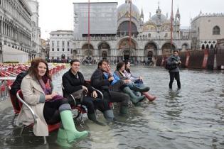 В Венецию неожиданно пришла "высокая вода"