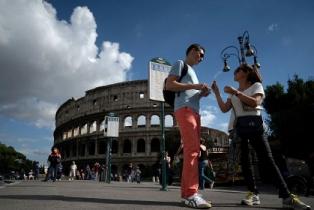 Туристов не оштрафуют за еду в центре Рима