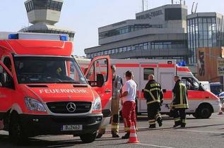 Десятки пассажиров немецкого аэропорта попали в больницу из-за уборщика