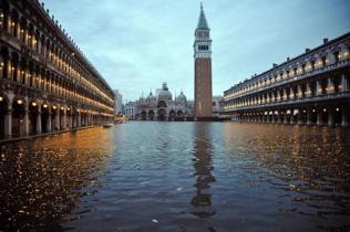 Треть Венеции скрылась под водой
