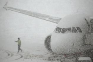 Вылеты более двух десятков самолетов из Москвы задержались из-за неблагоприятной погоды  